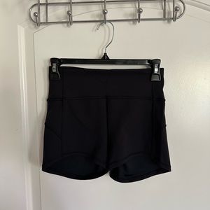 Lululemon In Movement Short *Everlux 2.5"